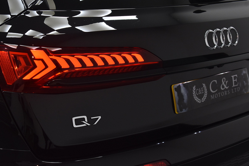 Audi Q7 TFSI V6 Black Edition - U6050