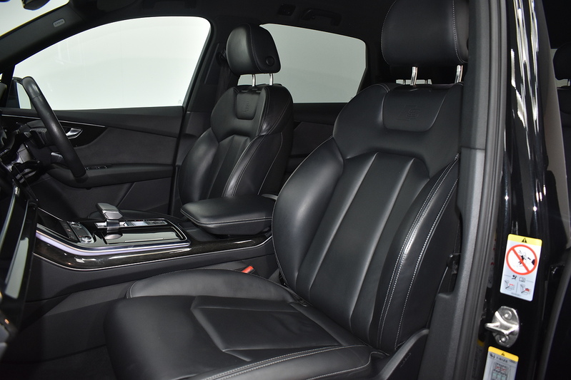 Audi Q7 TFSI V6 Black Edition - U6050
