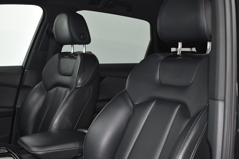 Audi Q7 TFSI V6 Black Edition - U6050