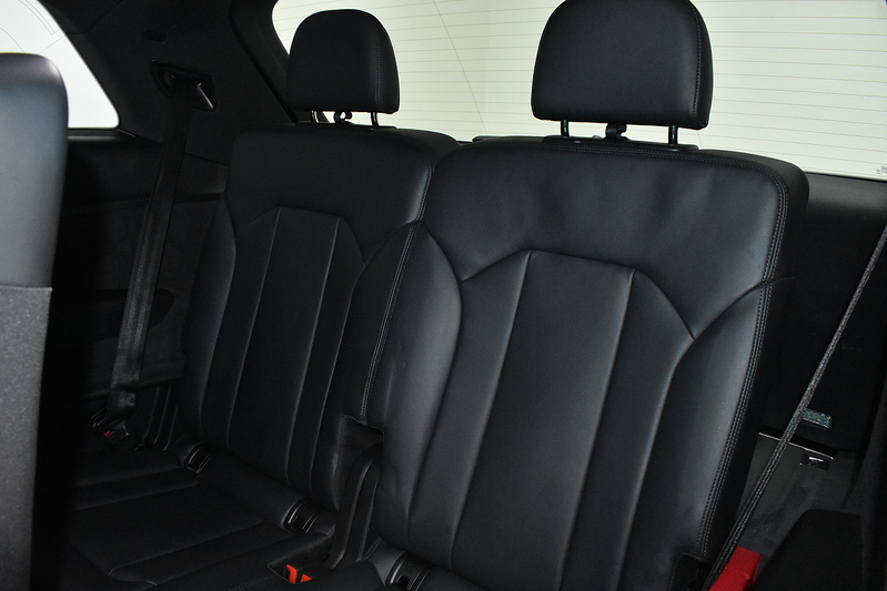 Audi Q7 TFSI V6 Black Edition - U6050