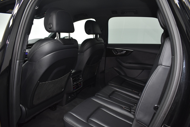 Audi Q7 TFSI V6 Black Edition - U6050