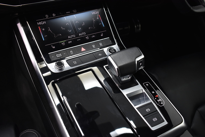 Audi Q7 TFSI V6 Black Edition - U6050