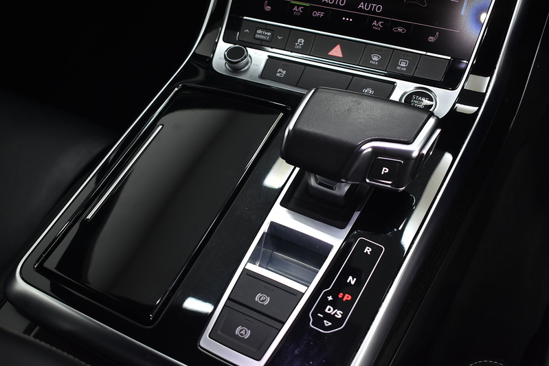 Audi Q7 TFSI V6 Black Edition - U6050