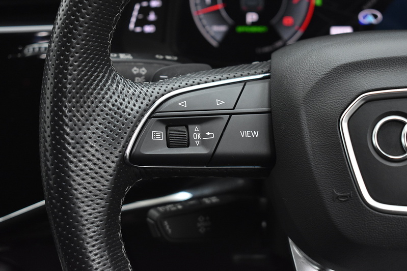 Audi Q7 TFSI V6 Black Edition - U6050