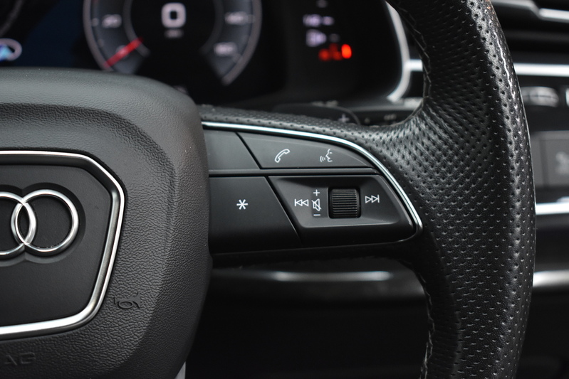 Audi Q7 TFSI V6 Black Edition - U6050