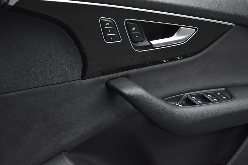 Audi Q7 TFSI V6 Black Edition - U6050