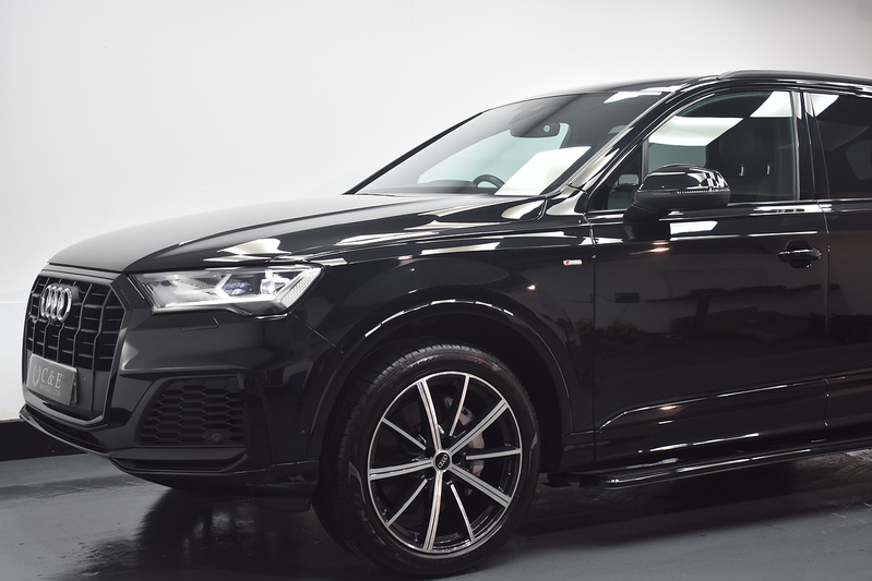 Audi Q7 TFSI V6 Black Edition - U6050