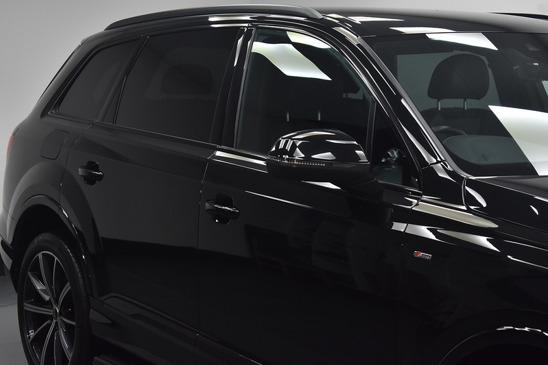 Audi Q7 TFSI V6 Black Edition - U6050