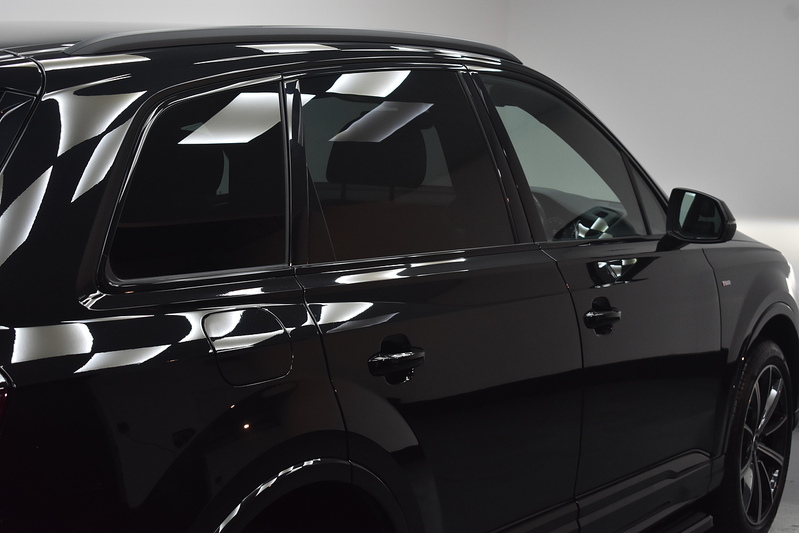 Audi Q7 TFSI V6 Black Edition - U6050