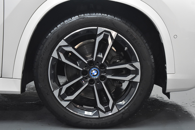 BMW iX1 30 M Sport - U6052