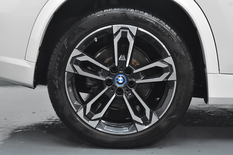 BMW iX1 30 M Sport - U6052