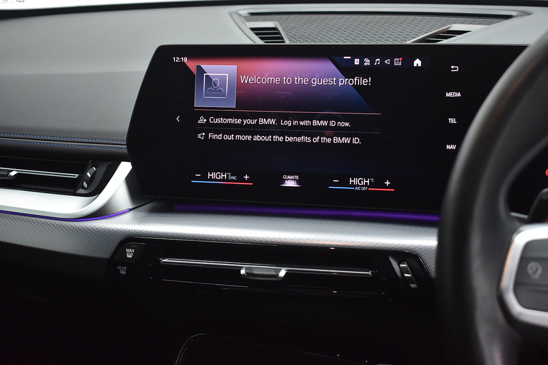 BMW iX1 30 M Sport - U6052