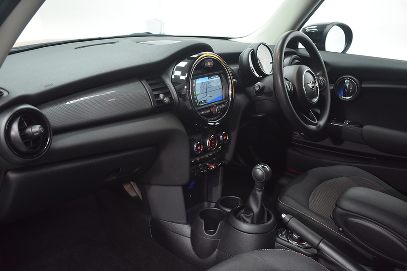 MINI Hatch Cooper Classic - U6075