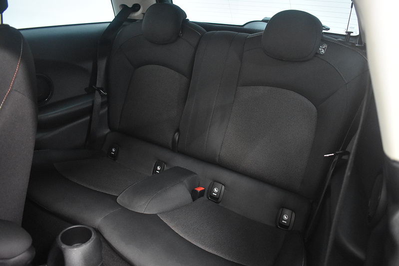 MINI Hatch Cooper Classic - U6075