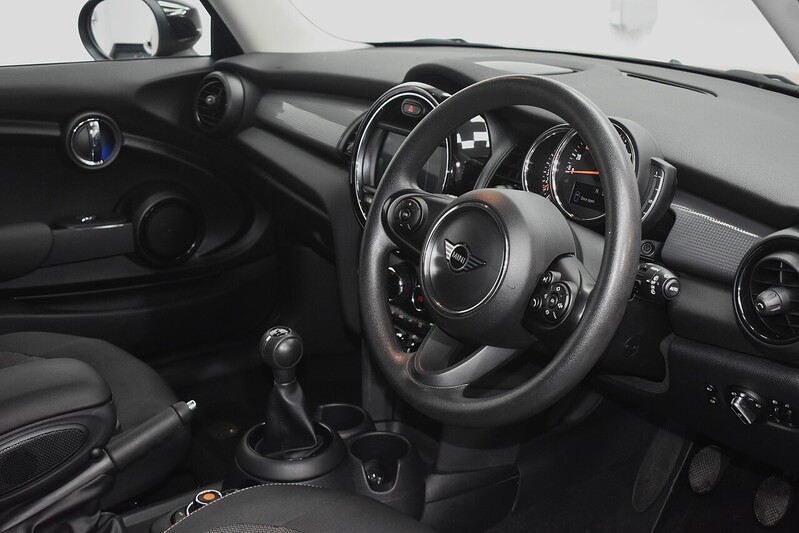 MINI Hatch Cooper Classic - U6075