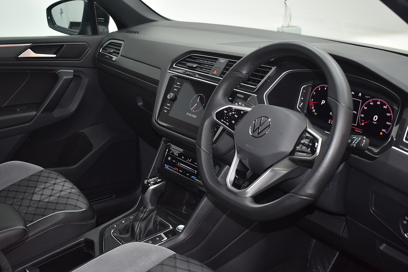 Volkswagen Tiguan TSI R-Line - U6091
