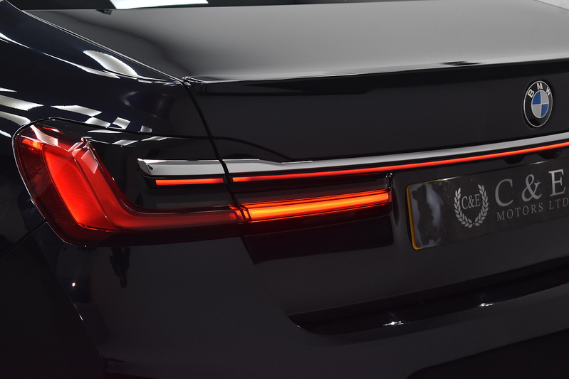 BMW 7 Series 730d MHT M Sport - U6094