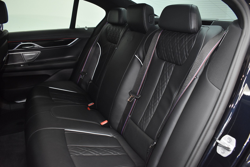 BMW 7 Series 730d MHT M Sport - U6094
