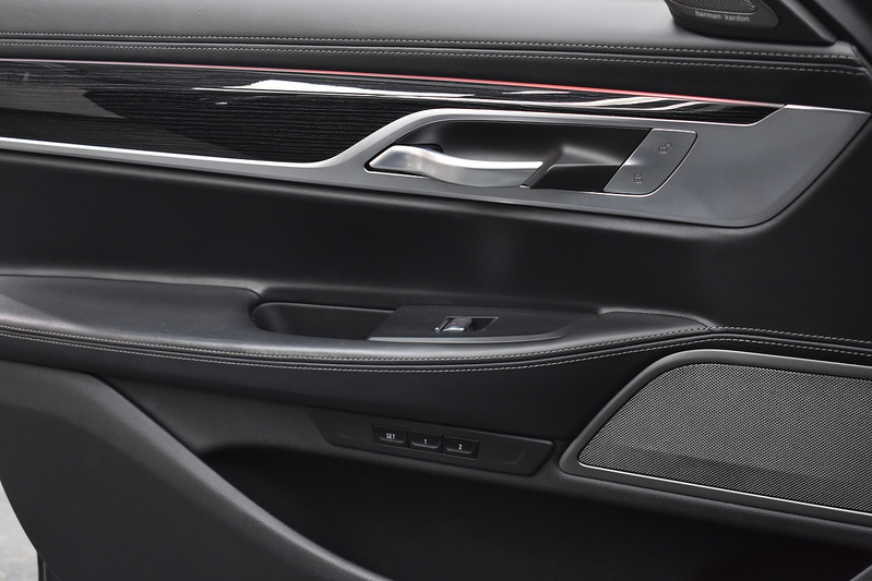 BMW 7 Series 730d MHT M Sport - U6094