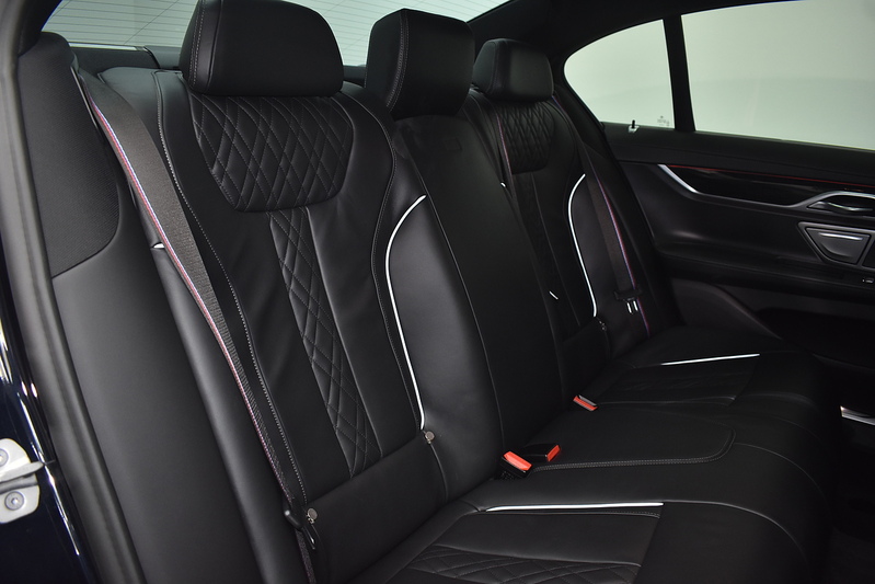 BMW 7 Series 730d MHT M Sport - U6094
