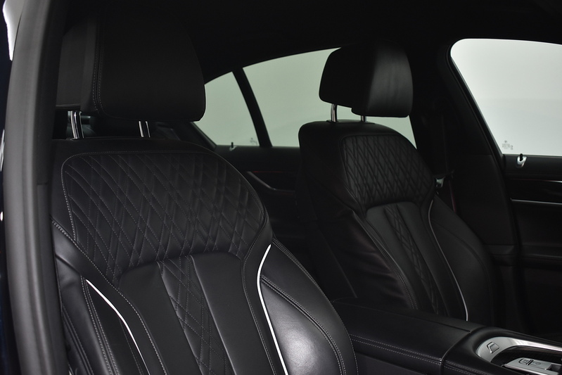 BMW 7 Series 730d MHT M Sport - U6094