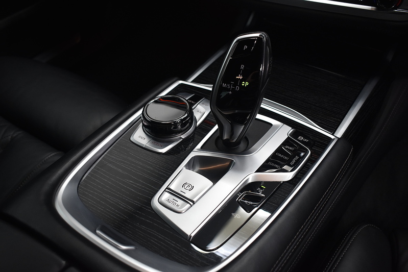 BMW 7 Series 730d MHT M Sport - U6094