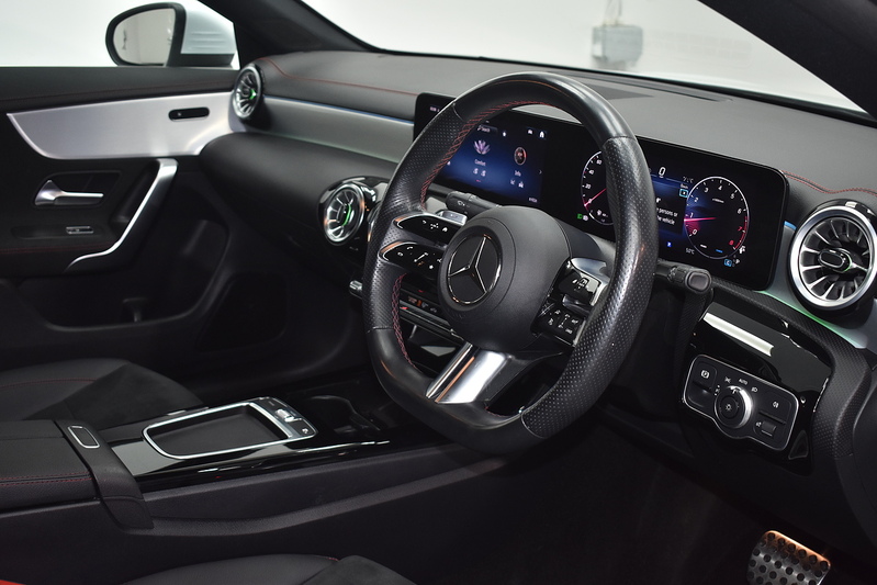 Mercedes-Benz CLA CLA200h MHEV AMG Line - U6095