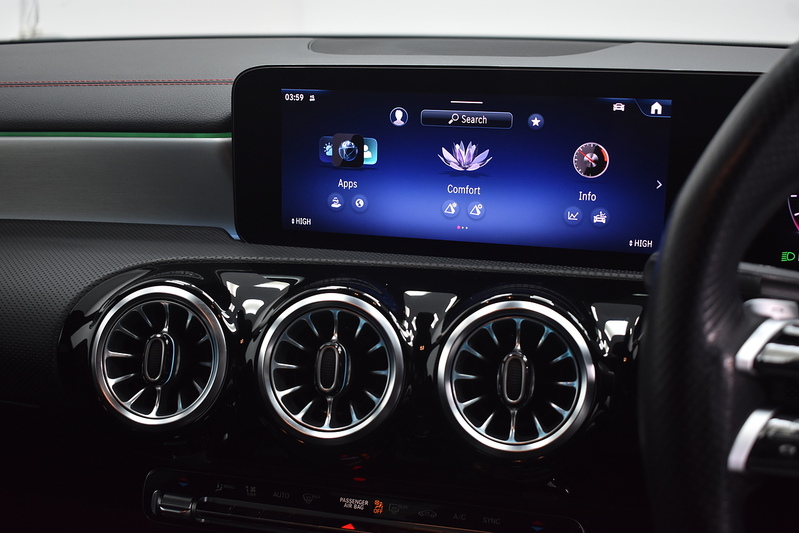 Mercedes-Benz CLA CLA200h MHEV AMG Line - U6095