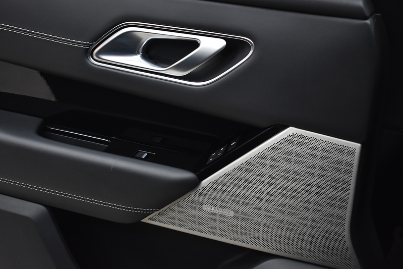 Land Rover Range Rover Velar D240 R-Dynamic HSE - U6096