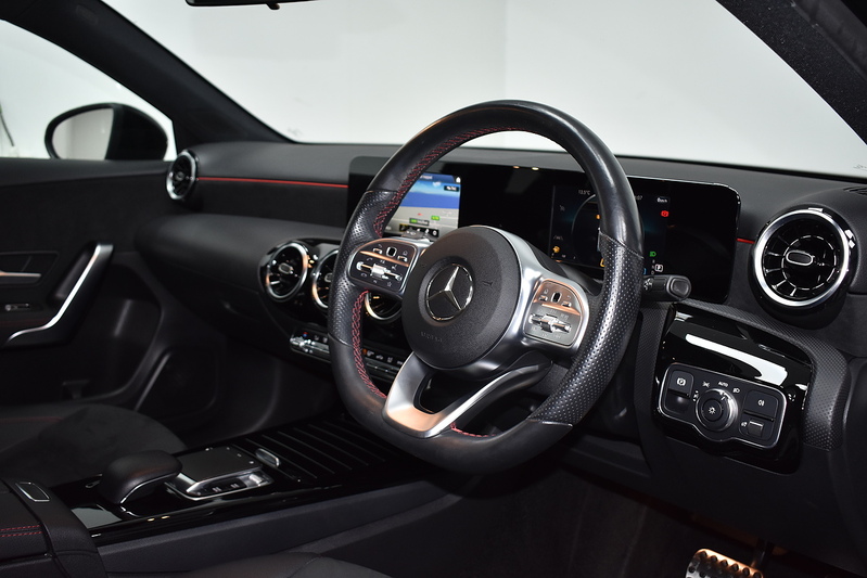 Mercedes-Benz A Class A180d AMG Line - U6101