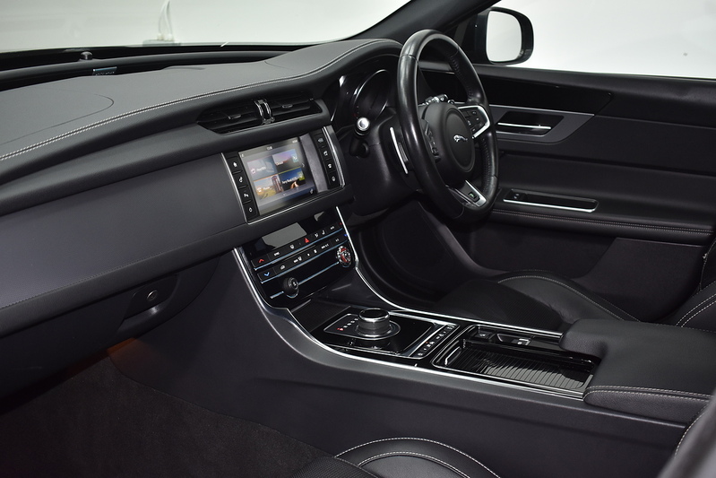 Jaguar XF d R-Sport - U6104