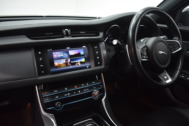 Jaguar XF d R-Sport - U6104