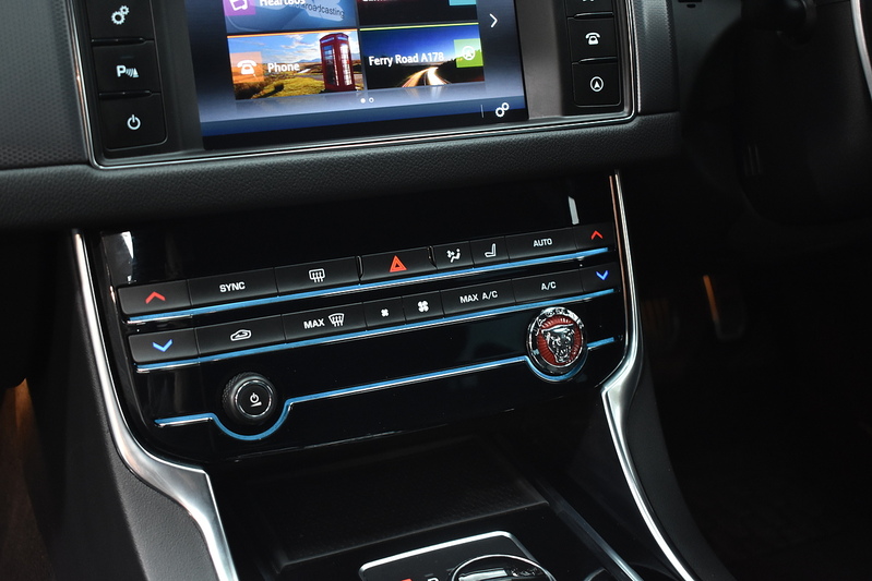 Jaguar XF d R-Sport - U6104