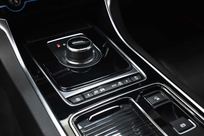 Jaguar XF d R-Sport - U6104