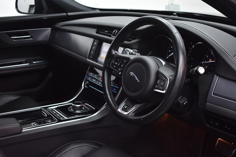 Jaguar XF d R-Sport - U6104