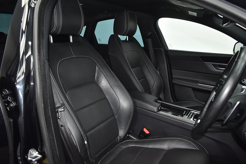 Jaguar XF d R-Sport - U6104