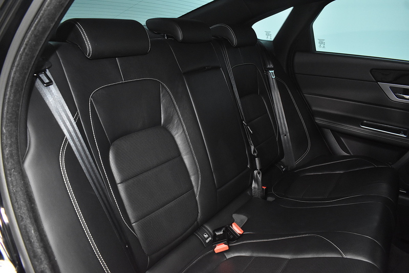 Jaguar XF d R-Sport - U6104