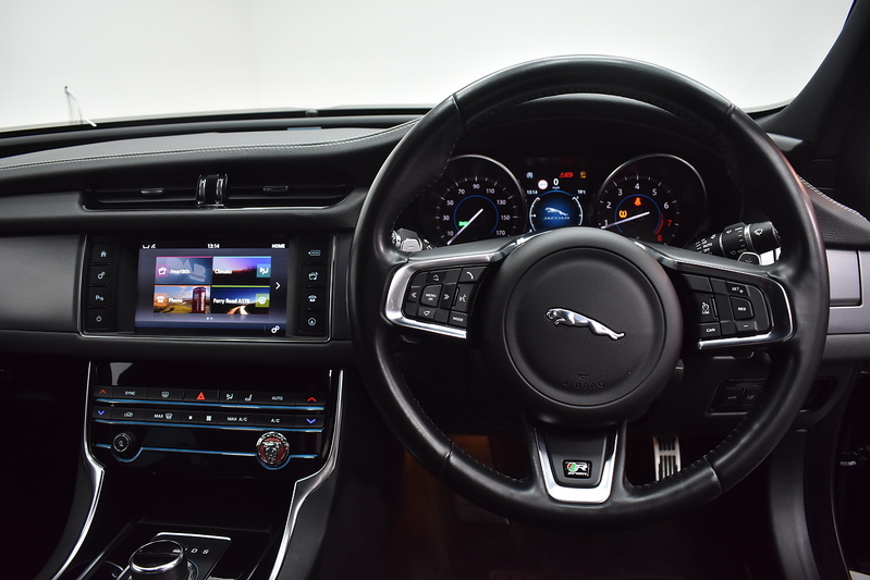 Jaguar XF d R-Sport - U6104