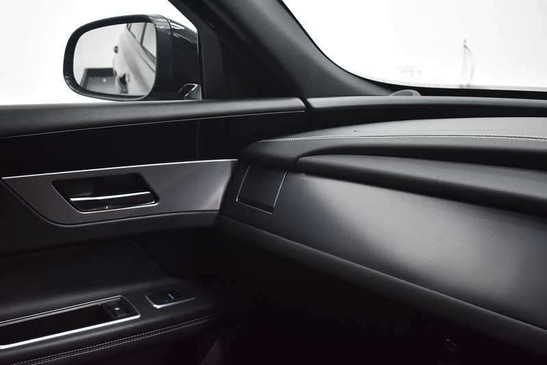 Jaguar XF d R-Sport - U6104