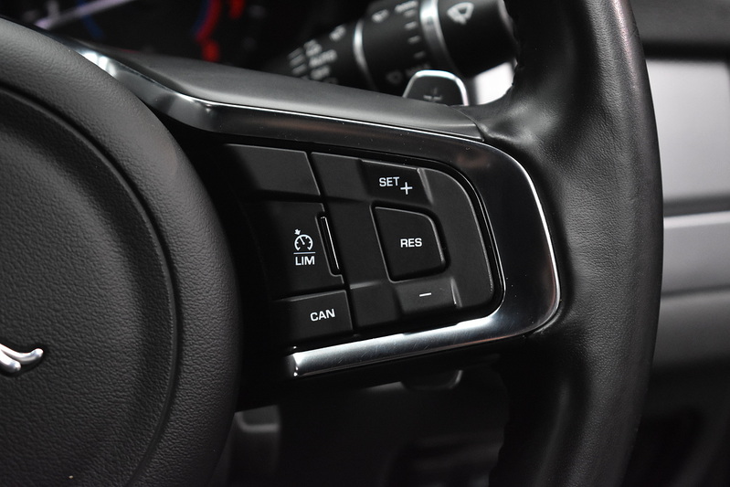 Jaguar XF d R-Sport - U6104