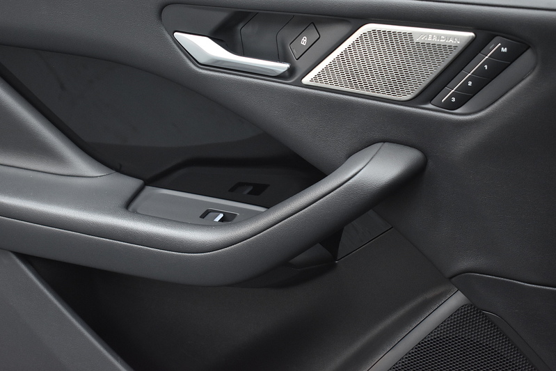 Jaguar I-PACE 400 Black - U6111