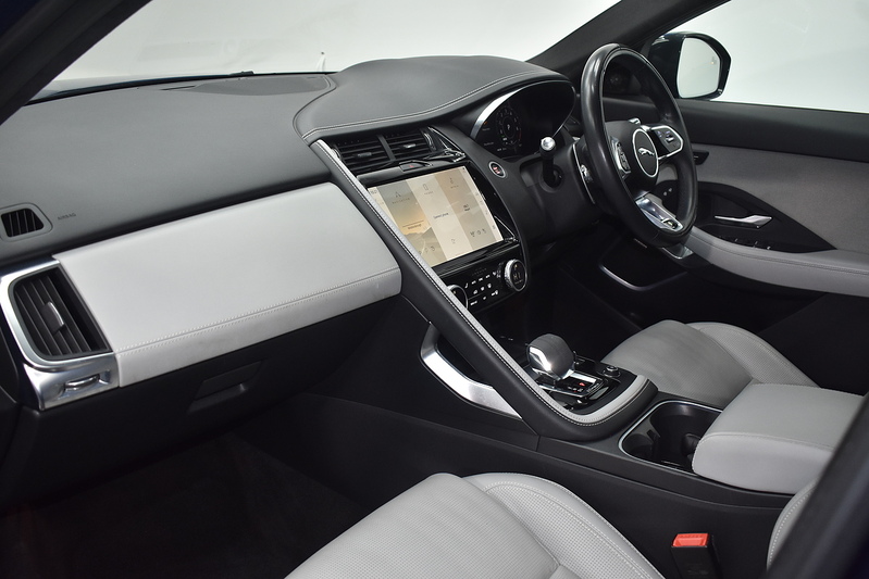 Jaguar E-PACE P300e R-Dynamic HSE - U6112