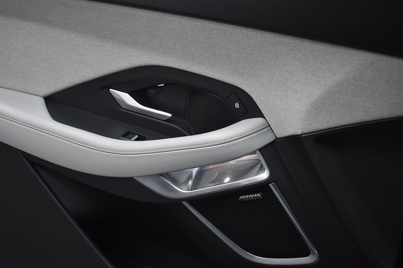 Jaguar E-PACE P300e R-Dynamic HSE - U6112