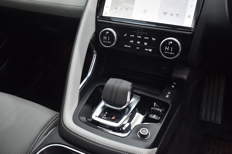 Jaguar E-PACE P300e R-Dynamic HSE - U6112