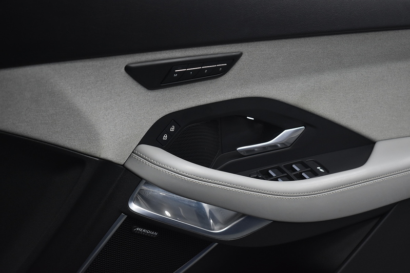 Jaguar E-PACE P300e R-Dynamic HSE - U6112