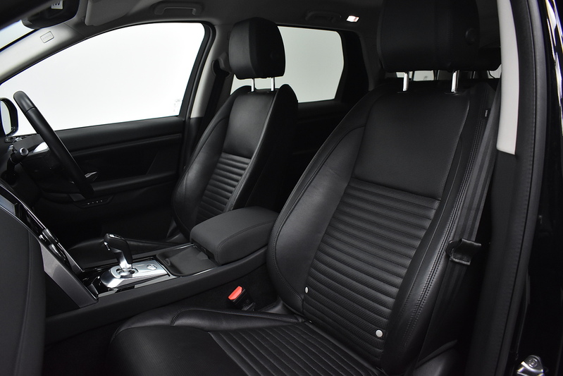 Land Rover Discovery Sport D180 MHEV SE - U6114