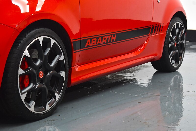 Abarth 595 T-Jet Competizione 70th - U6115