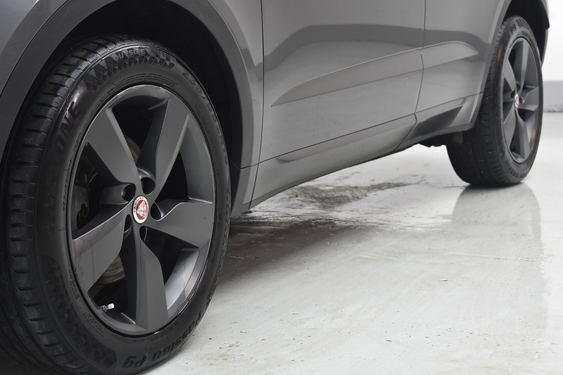 Jaguar E-PACE D150 Chequered Flag - U6122