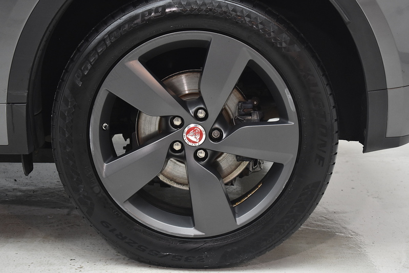 Jaguar E-PACE D150 Chequered Flag - U6122