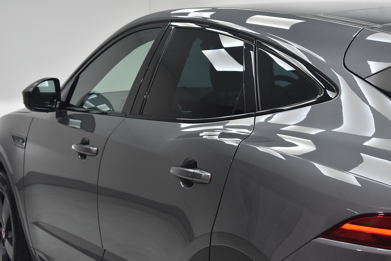 Jaguar E-PACE D150 Chequered Flag - U6122